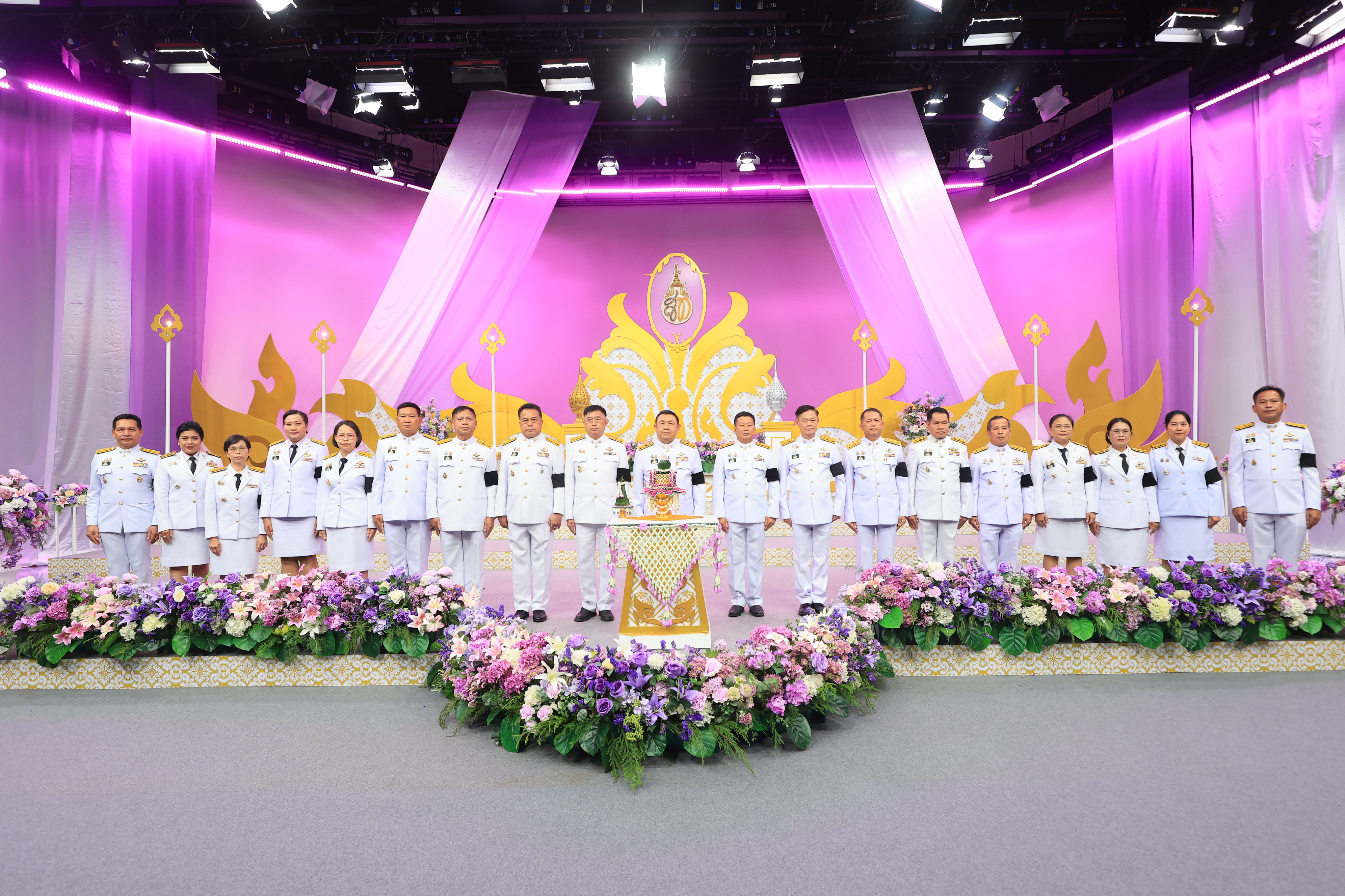 title - คณะผู้บริหาร ส.ป.ก. บันทึกเทปถวายพระพรชัยมงคล สมเด็จพระนางเจ้าสุทิดา พัชรสุธาพิมลลักษณ พระบรมราชินี เนื่องในโอกาสวันเฉลิมพระชนมพรรษา 48 พรรษา